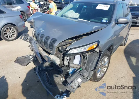 2016 Jeep Cherokee Latitude z USA, uszkodzony, nr VIN 1C4PJLCB8GW106410